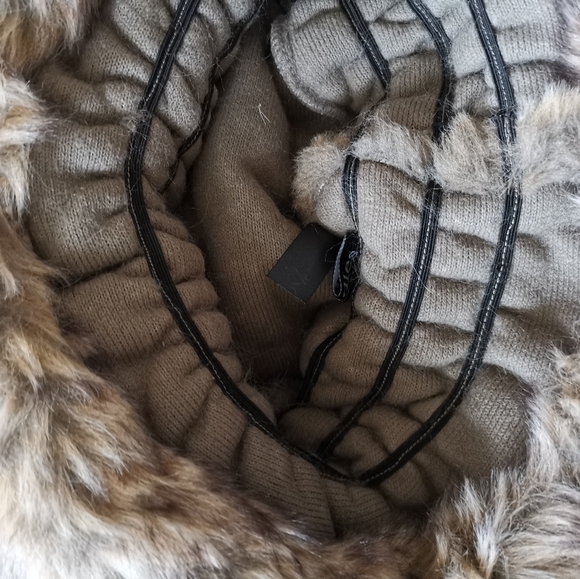 Nwt Faux fur hat and collar scarf set brown - Picture 6 of 6